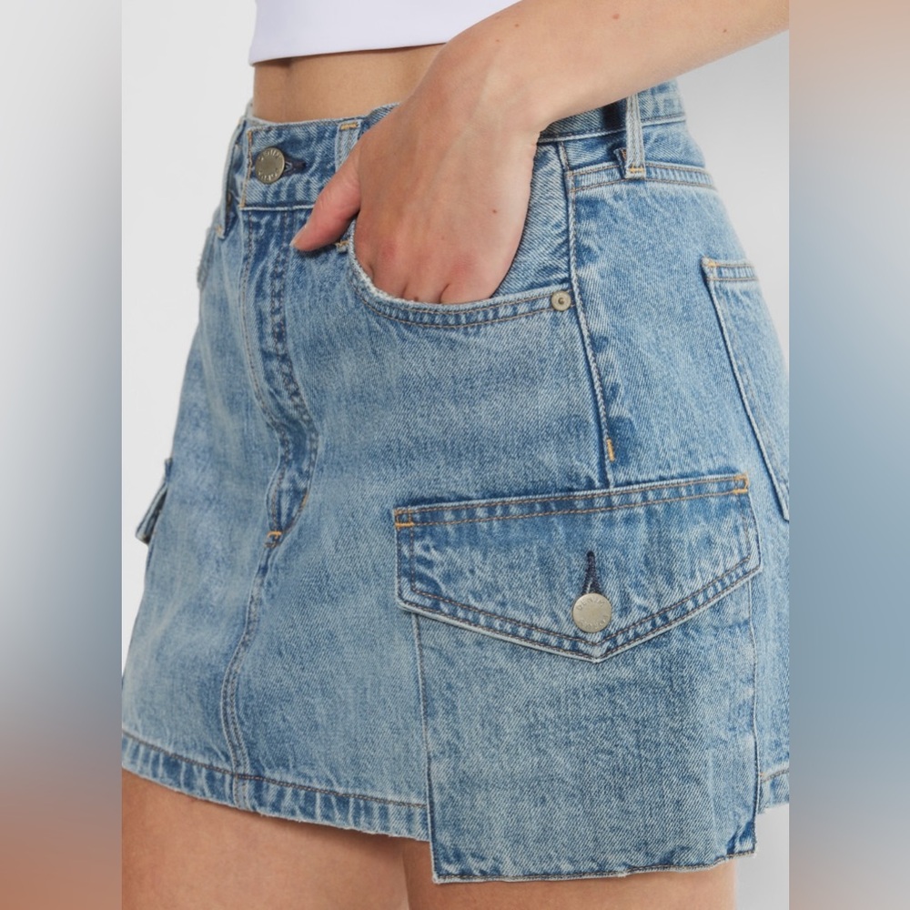 ARITZIA 90’S CARGO MINI SKIRT